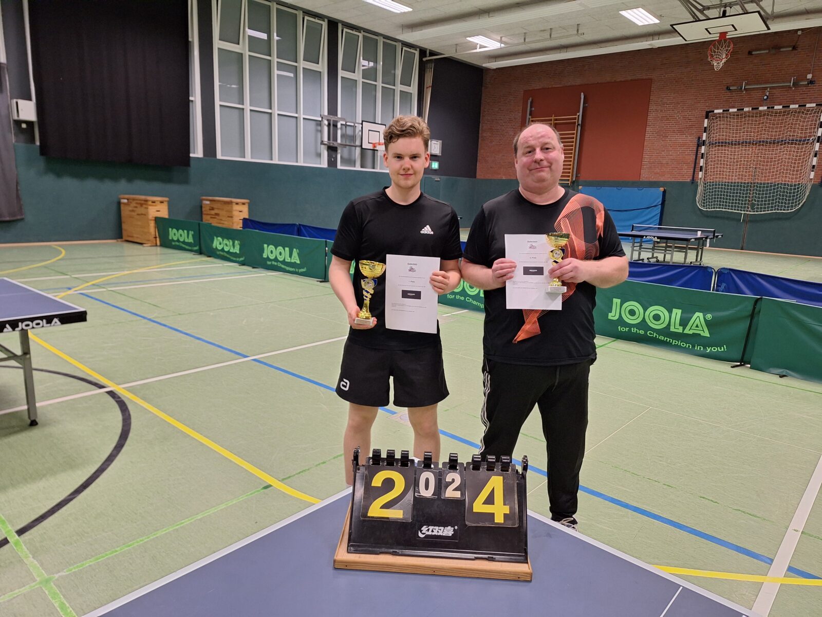 Erwachsene 1650: v.l. 1. Maximilian Schön (SC Hemmoor), 2. Michael Becker (TSV Worpswede), nicht im Bild: 3. Thomas Beck (TTC Lonau) und Simon Wiwik (Post TSV Halle)